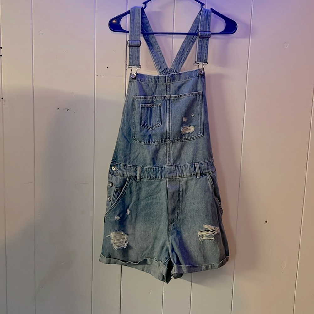 Women's Distressed light wash Blue Denim Overalls Shorts Size 10 100% cotton